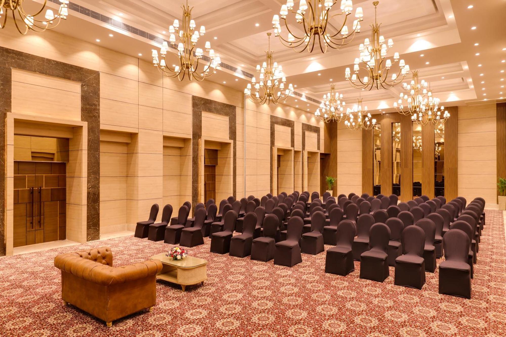 Lemon Tree Hotel, Ришикеш Экстерьер фото